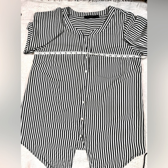 🌺The Limited B&W Blouse🌸🌺 - Picture 7 of 13